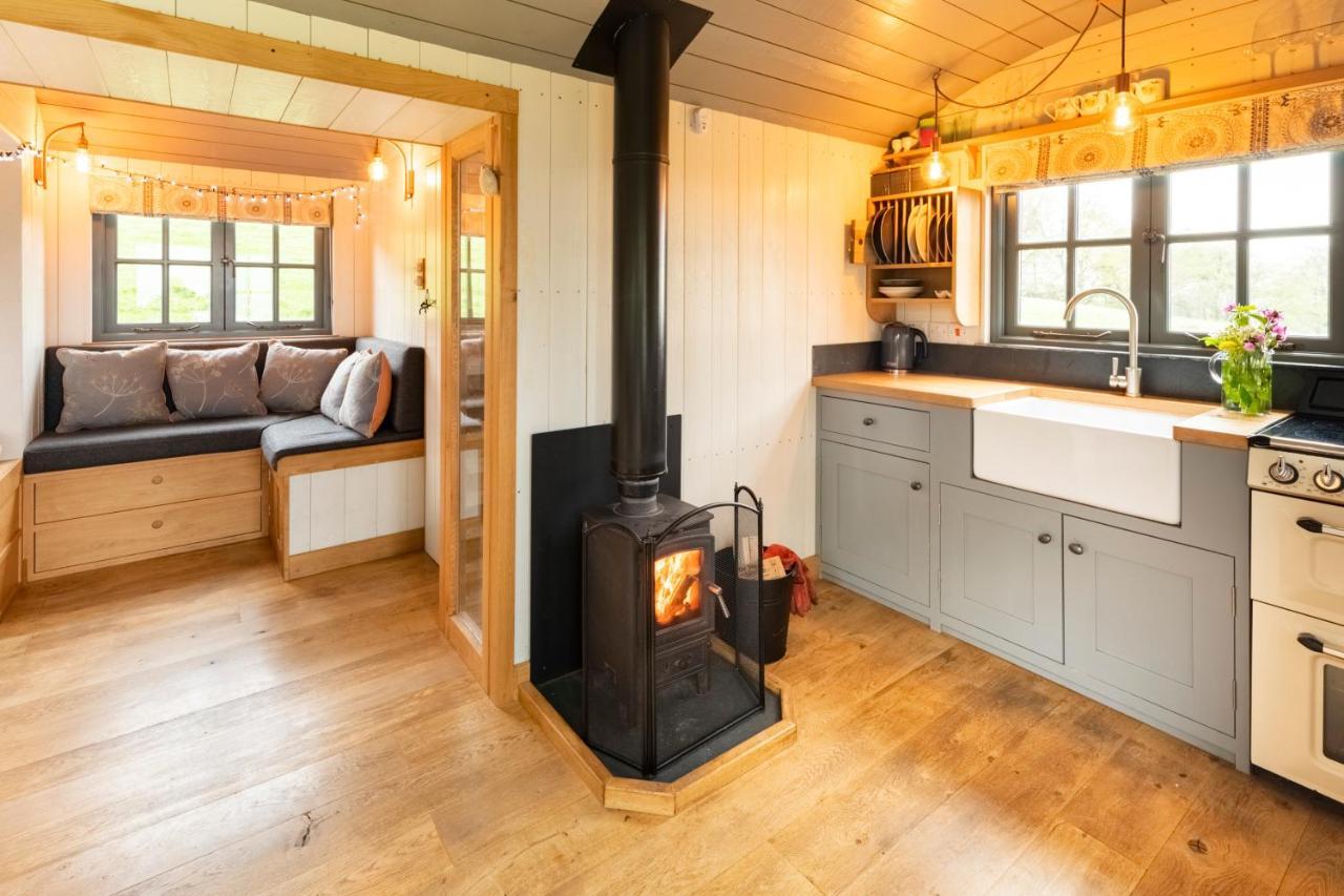 Tilbury Shepherd Huts With Hot Tubs Plus Holiday Cottages West Bagborough Екстериор снимка