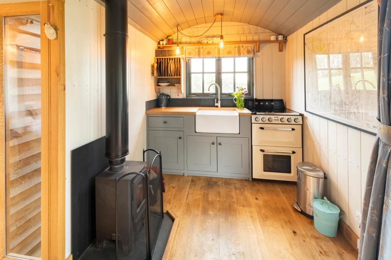 Tilbury Shepherd Huts With Hot Tubs Plus Holiday Cottages West Bagborough Екстериор снимка