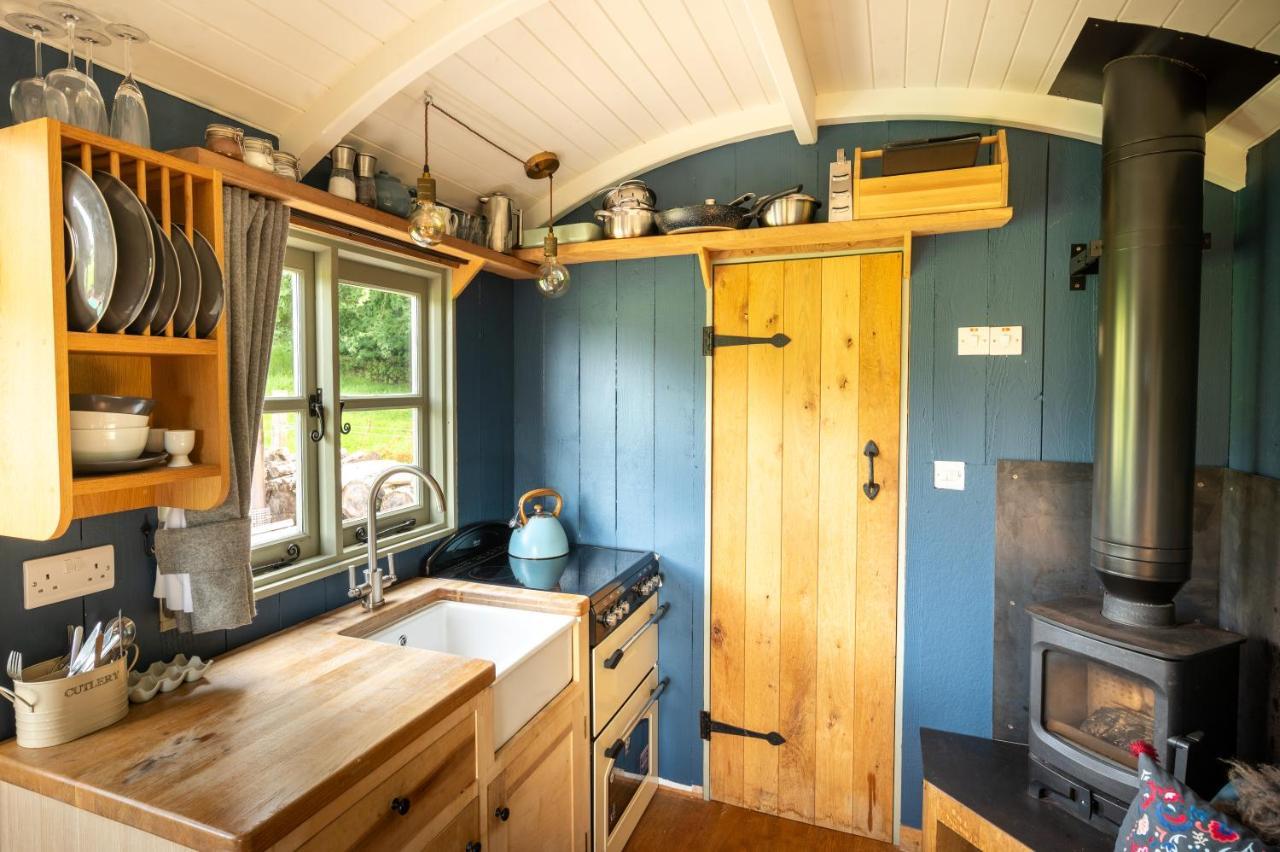 Tilbury Shepherd Huts With Hot Tubs Plus Holiday Cottages West Bagborough Екстериор снимка