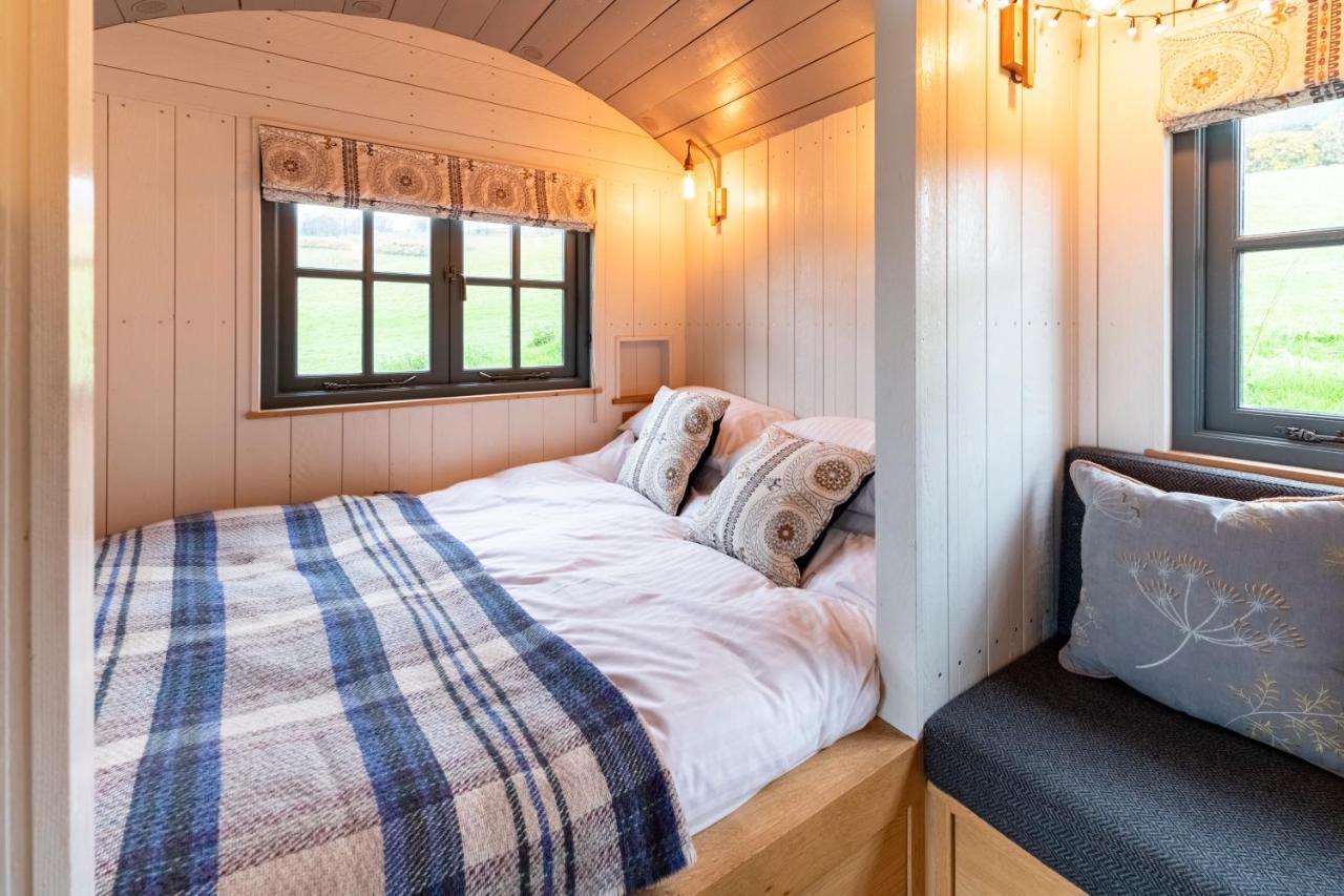 Tilbury Shepherd Huts With Hot Tubs Plus Holiday Cottages West Bagborough Екстериор снимка